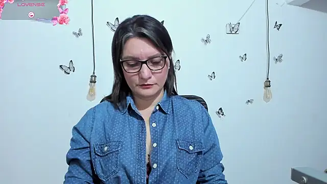 Amie Adams82  online show from December 15, 2025, 3:38 pm