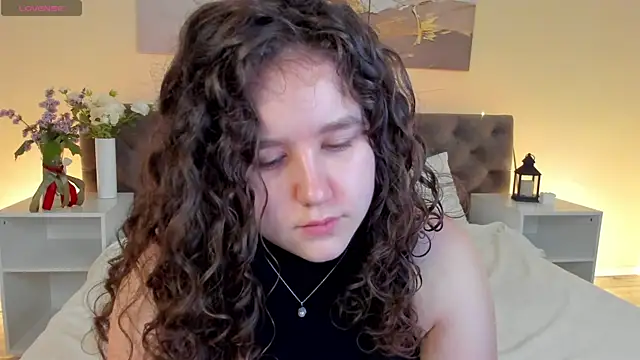 Snapshot of Ariella_Sol chatting on June 15, 2026, 1:08 am Ariella Sol online show from June 15, 2026, 1:08 am