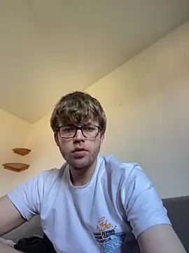 jungxSHxboy online show from April 11, 2026, 7:45 am