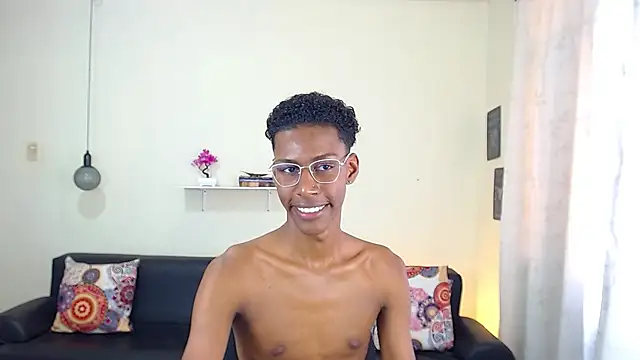 maiki18  online show from January 30, 2025, 4:45 pm