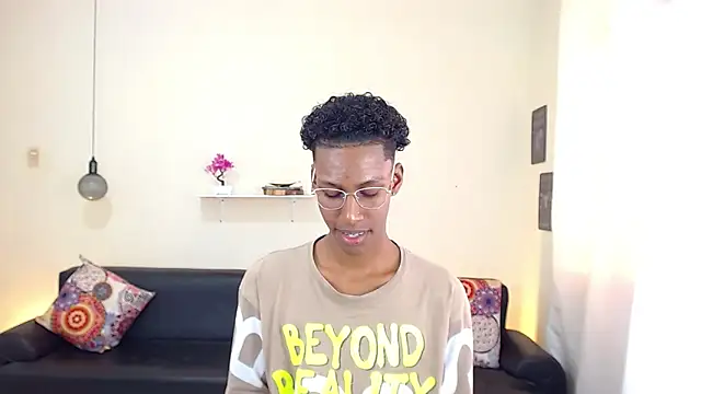 maiki18  online show from March 5, 2025, 8:00 pm