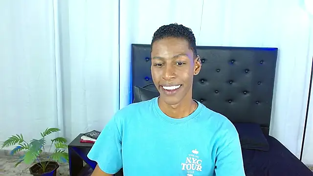 maiki18  online show from March 12, 2026, 9:32 pm