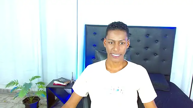 maiki18  online show from March 13, 2026, 8:48 pm