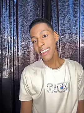 maiki18  online show from April 2, 2026, 9:23 pm