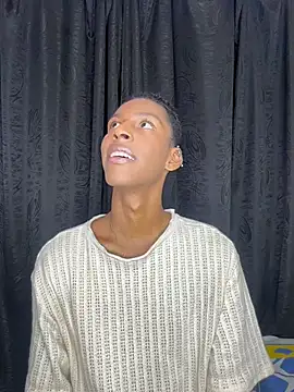 maiki18  online show from April 16, 2026, 4:13 am