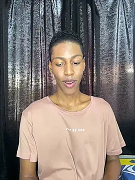 maiki18  online show from April 17, 2026, 10:02 pm