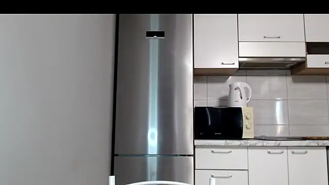 Snapshot of SierraSky_ chatting on June 18, 2026, 5:17 pm SierraSky online show from June 18, 2026, 5:17 pm