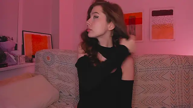 tenderdreams online show from June 4, 2026, 9:43 pm