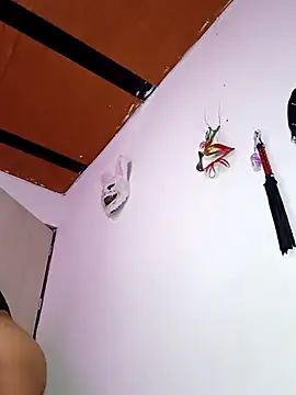 Snapshot of Leslly_ chatting on September 19, 2025, 11:49 pm Leslly online show from September 19, 2025, 11:49 pm