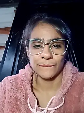 Leslly  online show from April 8, 2026, 11:43 am