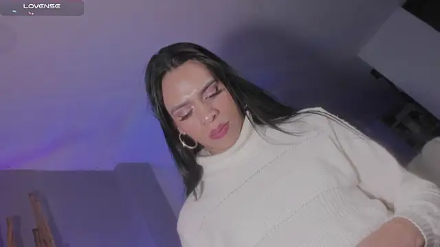 danna v online show from March 2, 2025, 9:32 pm