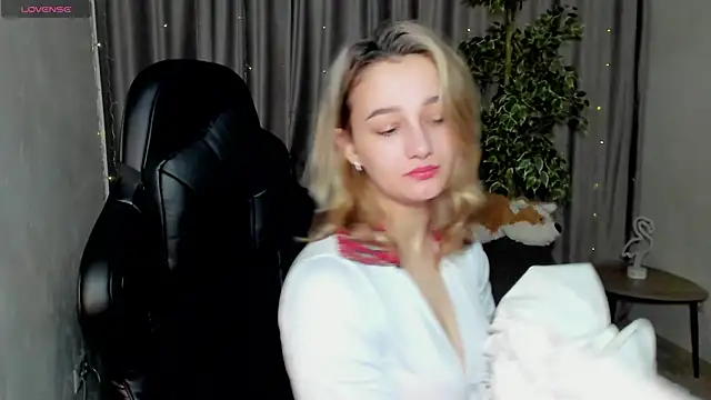 Snapshot of Sinty_Noria chatting on February 12, 2025, 1:09 am Sinty Noria online show from February 12, 2025, 1:09 am