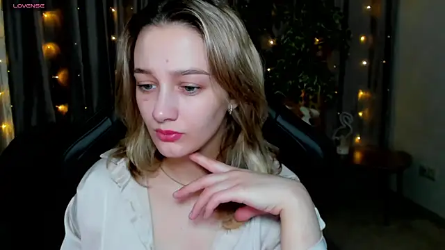 Snapshot of Sinty_Noria chatting on March 10, 2025, 1:12 am Sinty Noria online show from March 10, 2025, 1:12 am