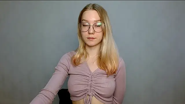 Snapshot of cindi_hot chatting on February 21, 2025, 11:22 am cindi hot online show from February 21, 2025, 11:22 am