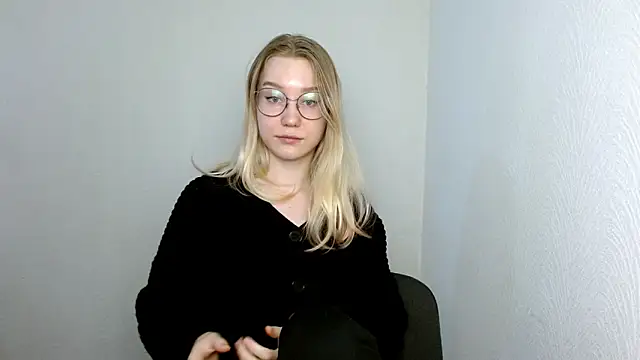 Snapshot of cindi_hot chatting on March 18, 2025, 11:41 am cindi hot online show from March 18, 2025, 11:41 am