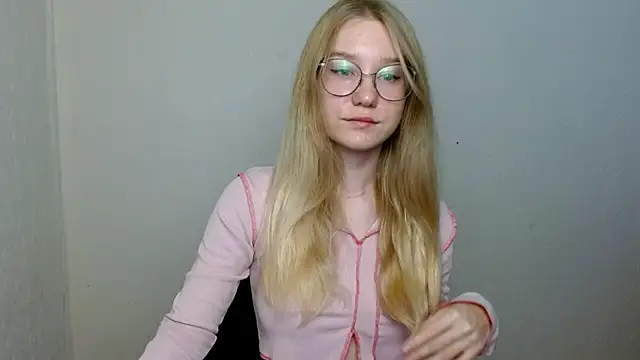 Snapshot of cindi_hot chatting on November 9, 2025, 2:59 pm cindi hot online show from November 9, 2025, 2:59 pm