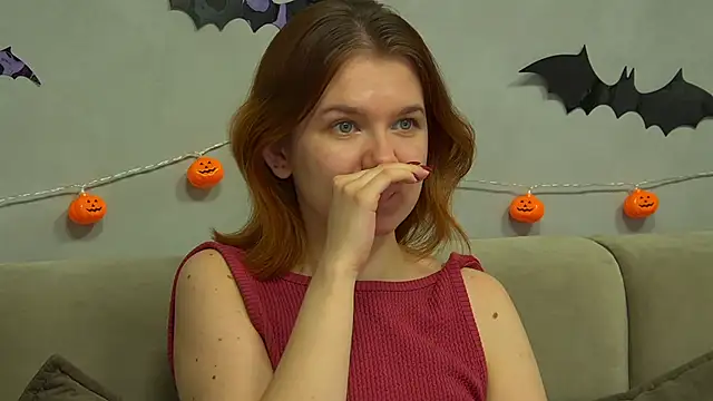 Snapshot of LessySmith chatting on November 3, 2025, 4:36 am LessySmith online show from November 3, 2025, 4:36 am