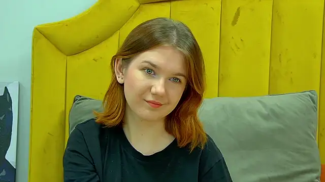 Snapshot of LessySmith chatting on November 10, 2025, 4:17 pm LessySmith online show from November 10, 2025, 4:17 pm