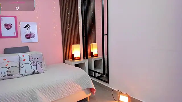 Snapshot of alina_martinelli chatting on February 24, 2026, 12:47 pm alina martinelli online show from February 24, 2026, 12:47 pm