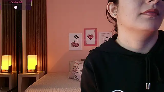 Snapshot of alina_martinelli chatting on February 25, 2026, 11:53 am alina martinelli online show from February 25, 2026, 11:53 am