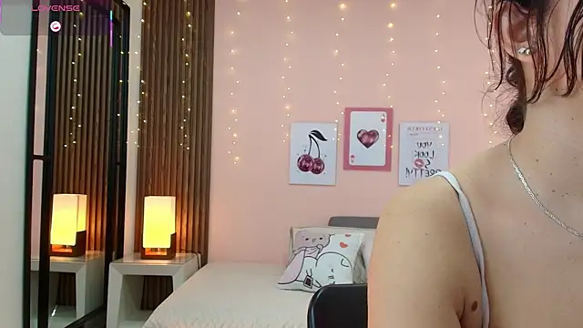 Snapshot of alina_martinelli chatting on February 26, 2026, 11:53 am alina martinelli online show from February 26, 2026, 11:53 am