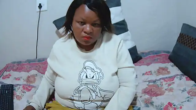 Snapshot of BBW42LL chatting on November 17, 2025, 11:05 am BBW42LL online show from November 17, 2025, 11:05 am