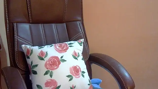 Hotty Bitch online show from February 14, 2026, 5:43 pm