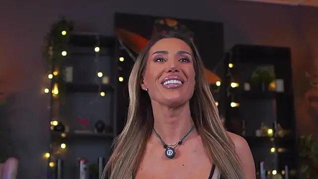 Snapshot of Evelyn_Evyyy chatting on February 10, 2026, 7:18 pm Evelyn Evyyy online show from February 10, 2026, 7:18 pm