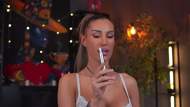 Snapshot of Evelyn_Evyyy chatting on February 20, 2026, 7:25 pm Evelyn Evyyy online show from February 20, 2026, 7:25 pm