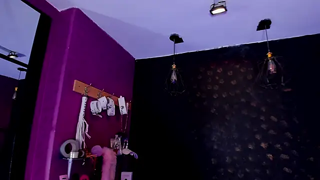 Snapshot of Alexa_Slave chatting on November 7, 2025, 9:26 pm Alexa Slave online show from November 7, 2025, 9:26 pm