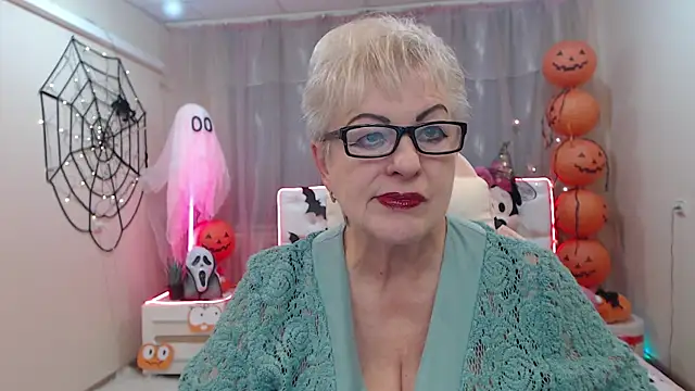 KayleSmoll online show from October 11, 2025, 6:28 pm