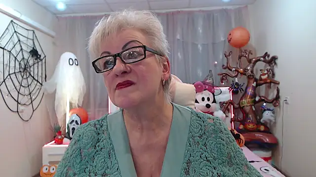 KayleSmoll online show from October 31, 2025, 7:48 pm