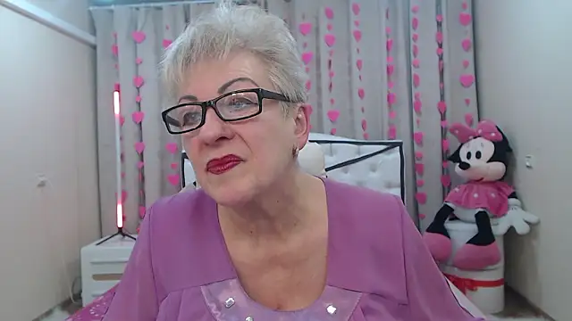 Snapshot of KayleSmoll chatting on February 7, 2026, 7:39 pm KayleSmoll online show from February 7, 2026, 7:39 pm