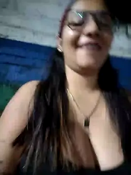 Snapshot of Sofythom1 chatting on February 5, 2025, 1:04 am Sofythom1 online show from February 5, 2025, 1:04 am