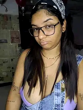 Snapshot of Sofythom1 chatting on February 23, 2025, 4:28 am Sofythom1 online show from February 23, 2025, 4:28 am