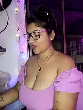 Snapshot of Sofythom1 chatting on February 27, 2025, 11:37 pm Sofythom1 online show from February 27, 2025, 11:37 pm