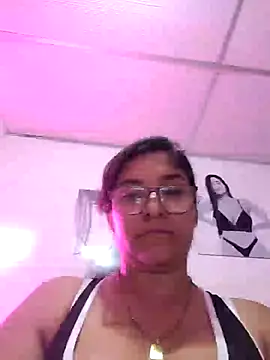 Snapshot of Sofythom1 chatting on March 21, 2025, 3:01 am Sofythom1 online show from March 21, 2025, 3:01 am