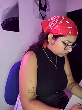 Snapshot of Sofythom1 chatting on March 22, 2025, 11:31 pm Sofythom1 online show from March 22, 2025, 11:31 pm