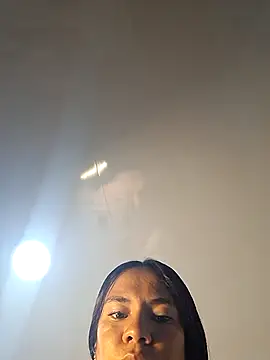 Kloemoretti online show from October 16, 2025, 2:29 pm