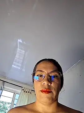 Kloemoretti online show from October 21, 2025, 9:26 pm