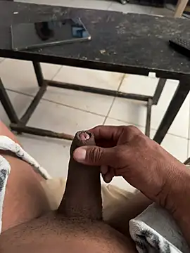 Snapshot of elber-gdo chatting on January 13, 2026, 11:21 pm elber-gdo online show from January 13, 2026, 11:21 pm