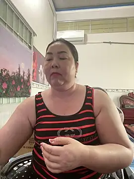 Snapshot of NDith chatting on February 1, 2026, 8:02 am NDith online show from February 1, 2026, 8:02 am