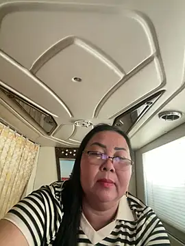 Snapshot of NDith chatting on April 5, 2026, 7:38 am NDith online show from April 5, 2026, 7:38 am