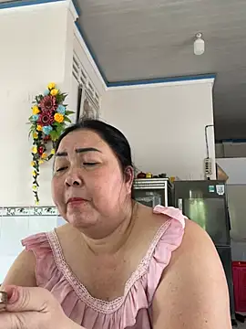 Snapshot of NDith chatting on April 6, 2026, 5:30 am NDith online show from April 6, 2026, 5:30 am