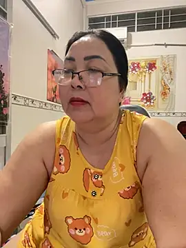 Snapshot of NDith chatting on April 8, 2026, 12:49 pm NDith online show from April 8, 2026, 12:49 pm