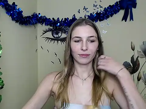 Snapshot of StrangerGi chatting on December 25, 2024, 10:28 am StrangerGi online show from December 25, 2024, 10:28 am