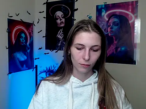 Snapshot of StrangerGi chatting on October 31, 2025, 1:01 pm StrangerGi online show from October 31, 2025, 1:01 pm