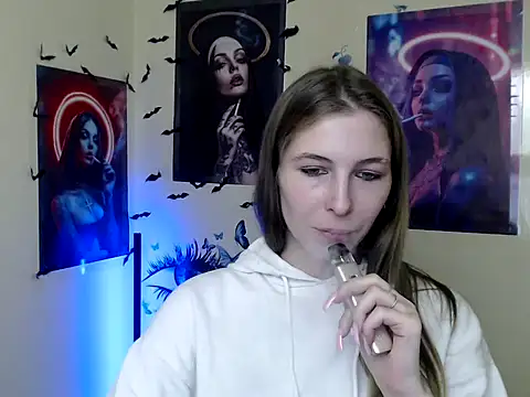 Snapshot of StrangerGi chatting on November 4, 2025, 1:10 pm StrangerGi online show from November 4, 2025, 1:10 pm