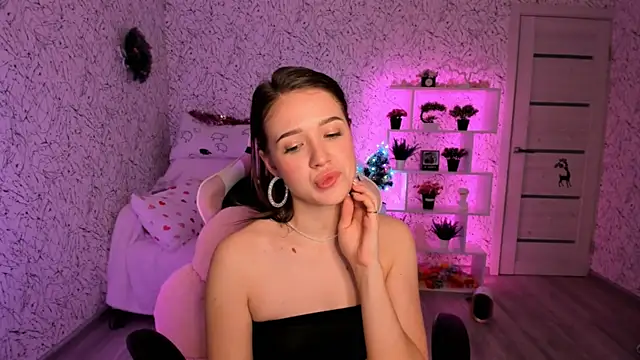 Snapshot of luna_cross chatting on January 14, 2025, 10:06 am luna cross online show from January 14, 2025, 10:06 am