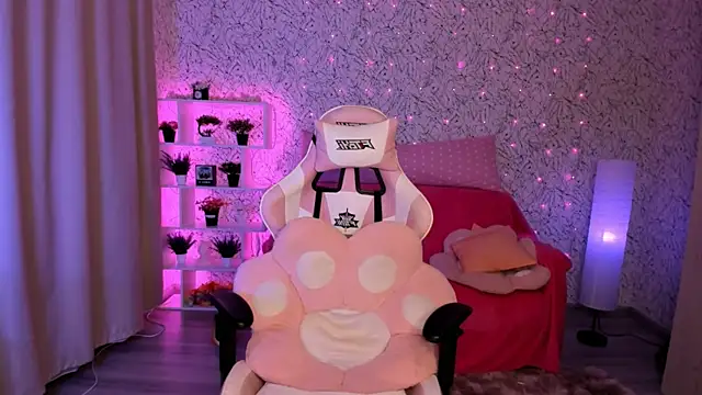 Snapshot of luna_cross chatting on March 1, 2025, 7:08 am luna cross online show from March 1, 2025, 7:08 am